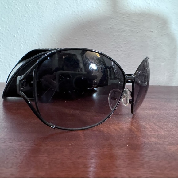 EUC Vintage Y2K Fendi sunglasses, black with case - Picture 3 of 5